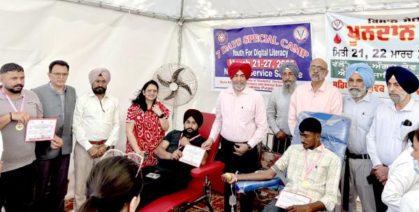 Dr JPS Gill, Vice Chancellor, and Officers of the university during the blood donation drive